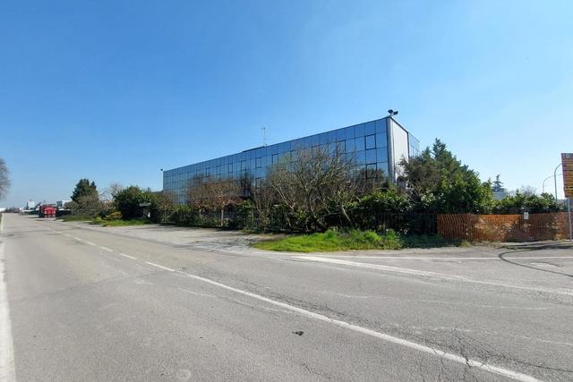 #25736 Edificio direzionale con uffici, mensa e cortile in vendita - foto 5