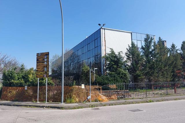 #25736 Edificio direzionale con uffici, mensa e cortile in vendita - foto 3