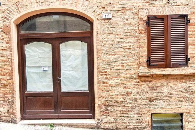 #2515116 Bottega a vetrina piano terra in centro storico in vendita - foto 1