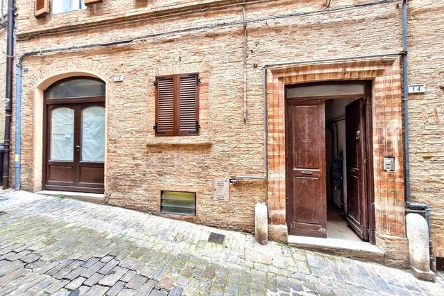 #2515116 Bottega a vetrina piano terra in centro storico in vendita - foto 3
