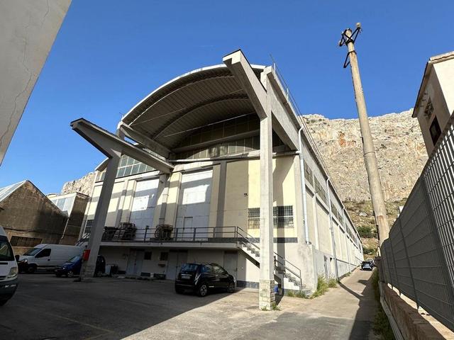 #25143 Capannoni e palazzina uffici in buona parte locati in vendita - foto 2