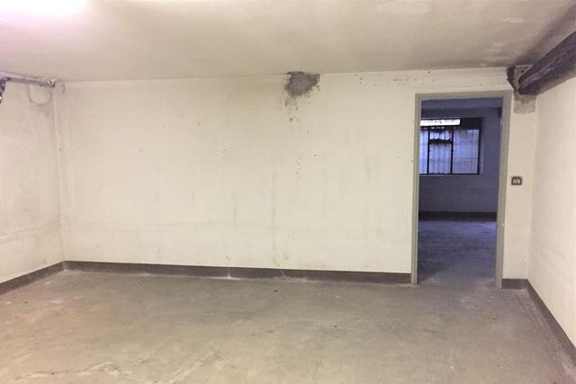 #19652 Locale libero nel centro del paese ex istituto di credito in vendita - foto 5
