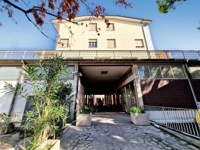 #23005 Fabbricato con unità direzionali, commerciali e residenziali in vendita - foto 1