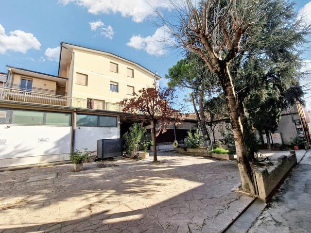 #23005 Fabbricato con unità direzionali, commerciali e residenziali in vendita - foto 24