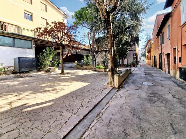 #23005 Fabbricato con unità direzionali, commerciali e residenziali in vendita - foto 25