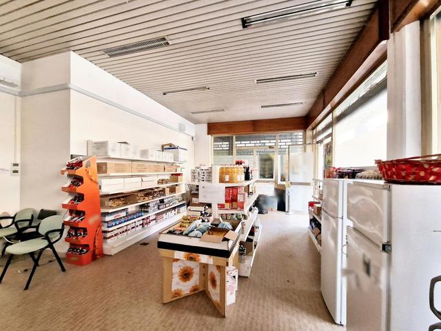 #23005 Fabbricato con unità direzionali, commerciali e residenziali in vendita - foto 33