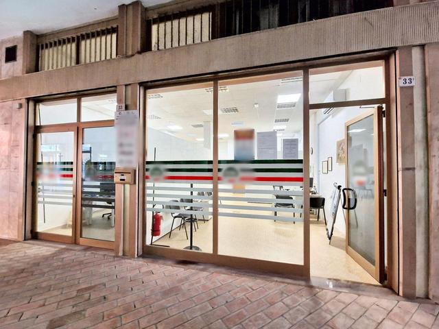 #23005 Fabbricato con unità direzionali, commerciali e residenziali in vendita - foto 34