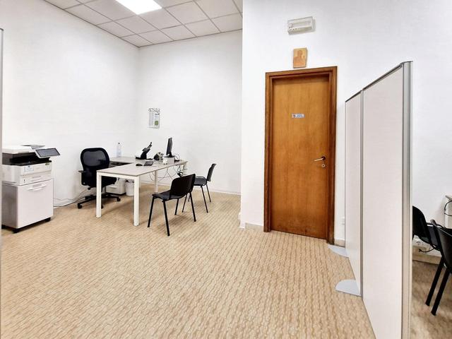#23005 Fabbricato con unità direzionali, commerciali e residenziali in vendita - foto 36