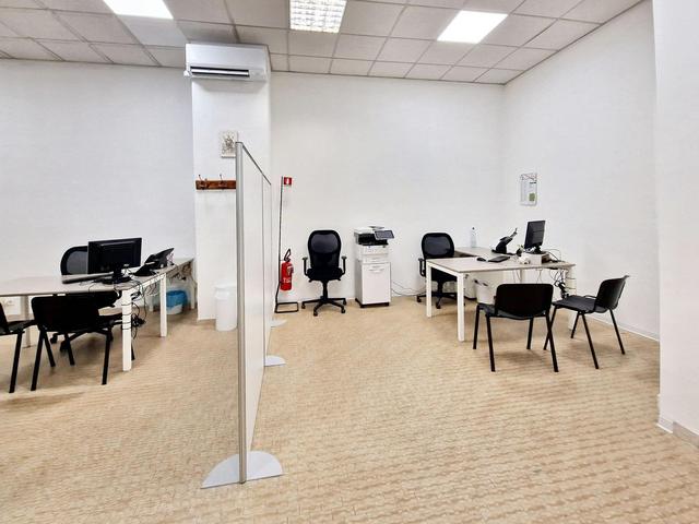 #23005 Fabbricato con unità direzionali, commerciali e residenziali in vendita - foto 37