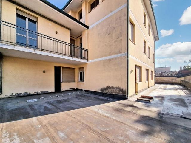 #23005 Fabbricato con unità direzionali, commerciali e residenziali in vendita - foto 19