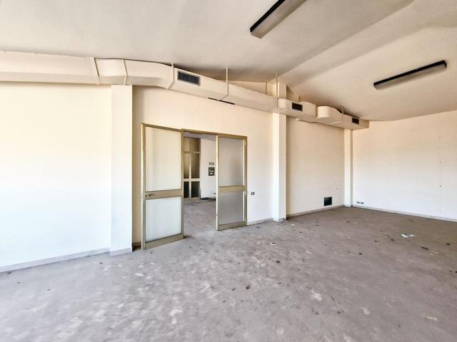 #23005 Fabbricato con unità direzionali, commerciali e residenziali in vendita - foto 11