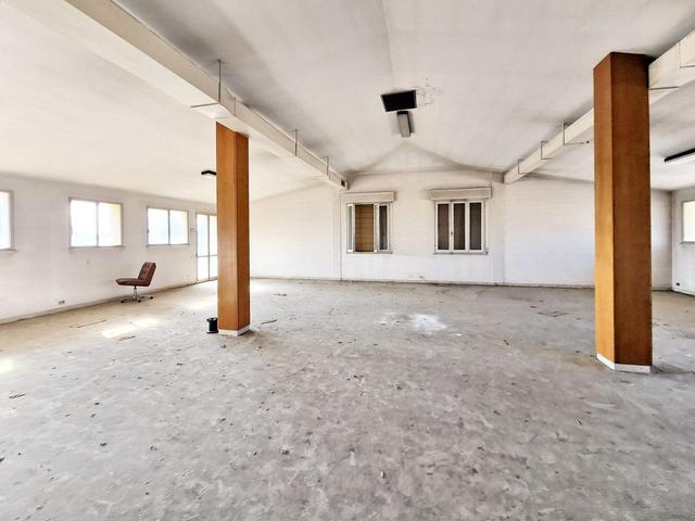 #23005 Fabbricato con unità direzionali, commerciali e residenziali in vendita - foto 12