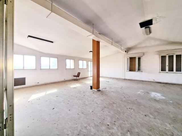 #23005 Fabbricato con unità direzionali, commerciali e residenziali in vendita - foto 13