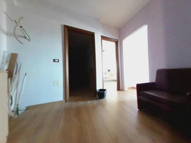 #8668 Ufficio con deposito in complesso direzionale (sub 18, 20) in vendita - foto 2