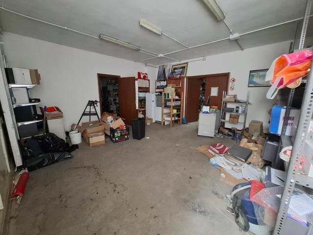 Magazzini in vendita