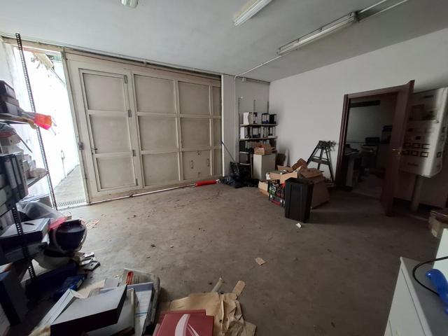 Magazzini in vendita