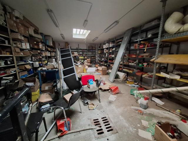 Magazzini in vendita