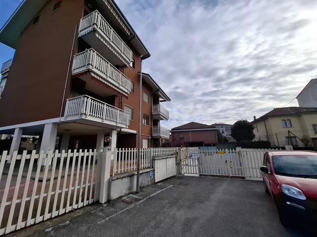 Magazzini in vendita