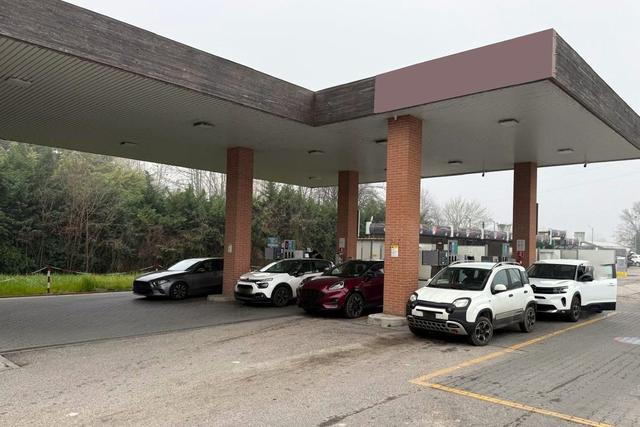 #2638601 Area di rifornimento con negozio e lavaggio in vendita - foto 14