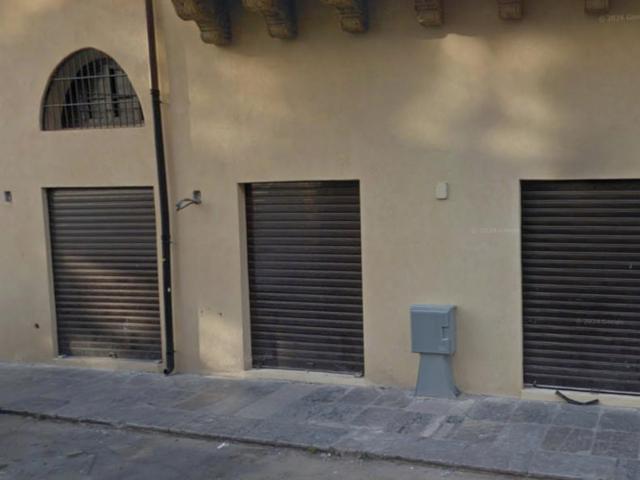 Magazzini in vendita