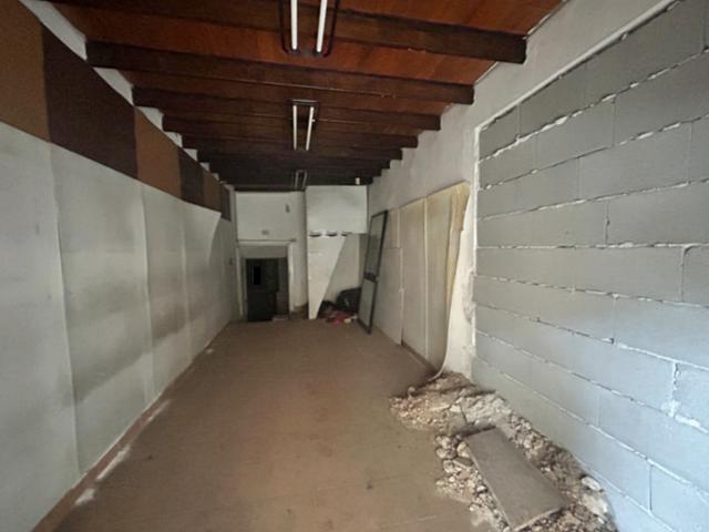 Magazzini in vendita