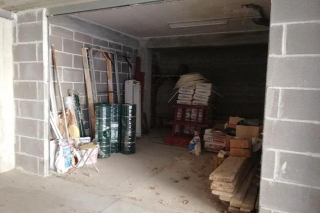Garage in vendita
