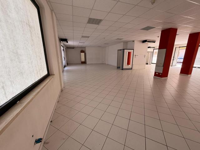 Negozi in vendita