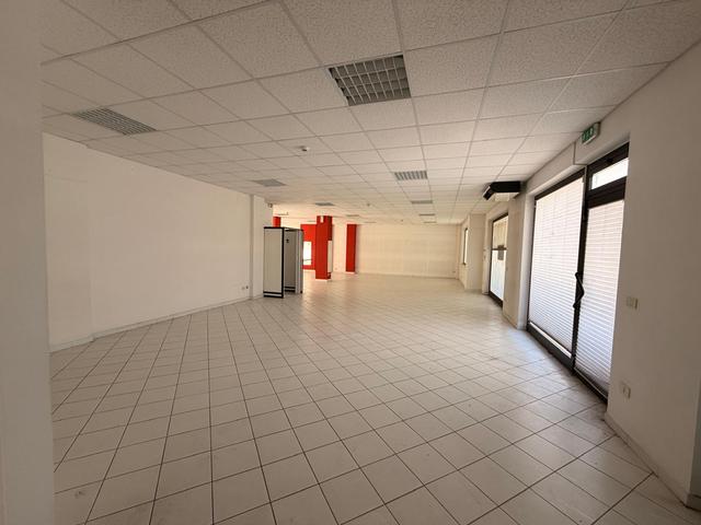 Negozi in vendita