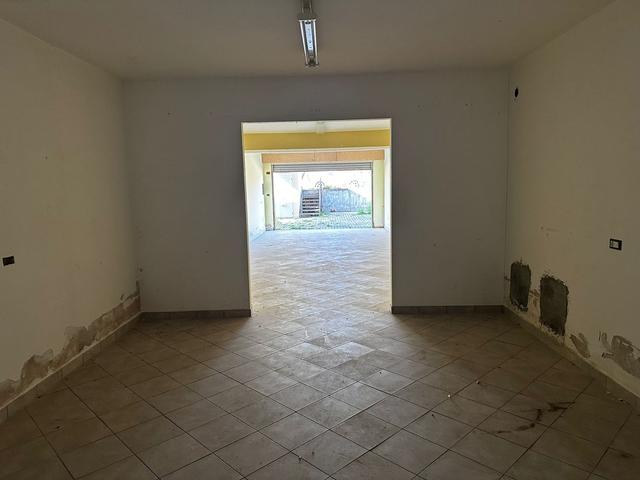 Magazzini in vendita