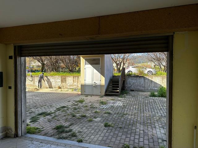 Magazzini in vendita