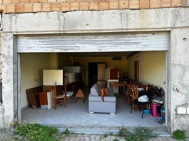 Magazzini in vendita