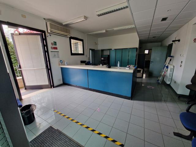 #2532013 Locali ex istituto bancario con corte esclusiva in vendita - foto 3