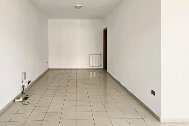 #24651 Ufficio e posto auto in edificio polifunzionale in vendita - foto 8