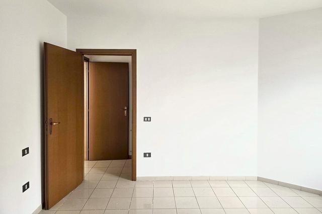 #24651 Ufficio e posto auto in edificio polifunzionale in vendita - foto 11