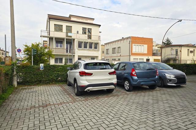 #24651 Ufficio e posto auto in edificio polifunzionale in vendita - foto 10