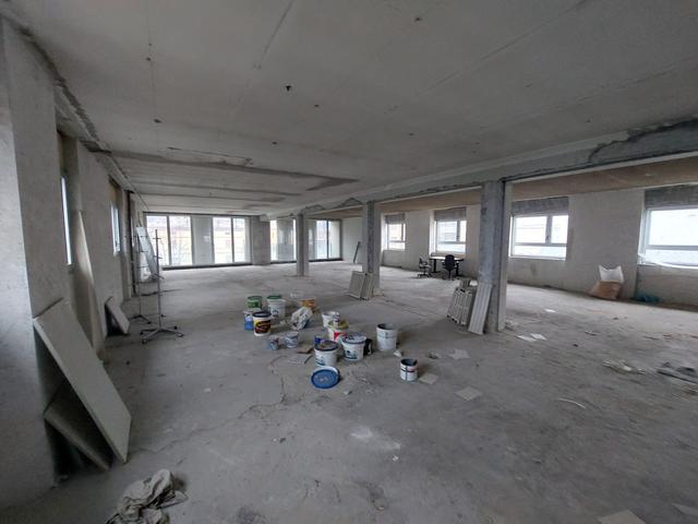 #2537939 Ufficio al grezzo in palazzo moderno in vendita - foto 5