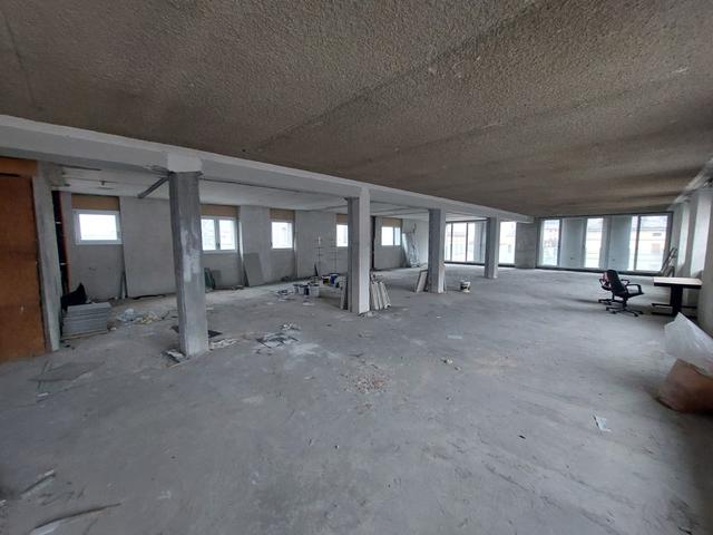 #2537939 Ufficio al grezzo in palazzo moderno in vendita - foto 15