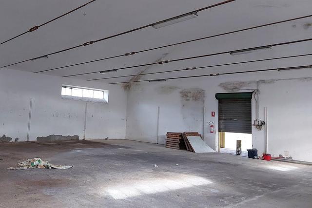 #19429 Complesso artigianale con cortile e pertinenze in vendita - foto 2