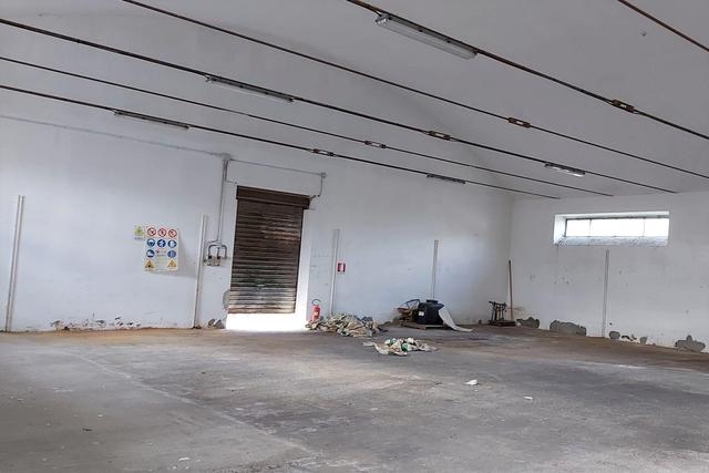 #19429 Complesso artigianale con cortile e pertinenze in vendita - foto 10