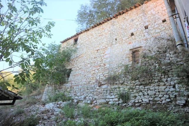 Magazzini in vendita
