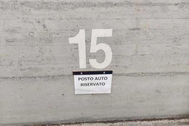 Posti auto in vendita