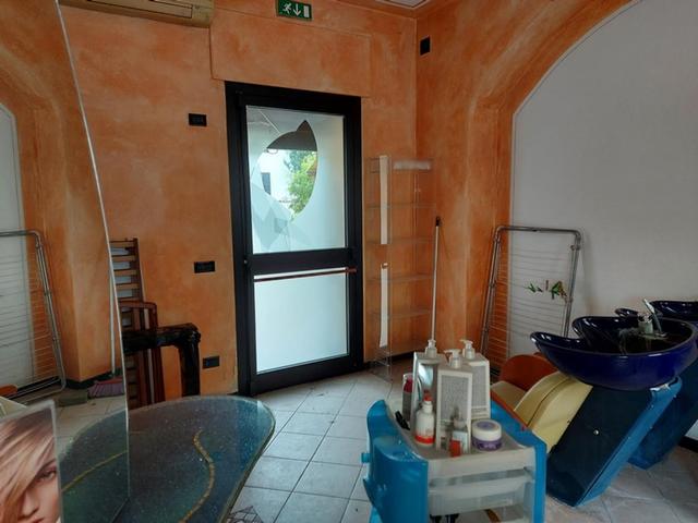 Negozi in vendita