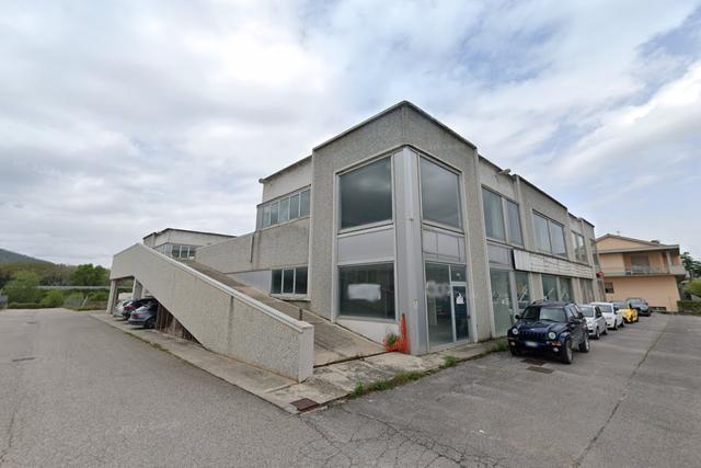 #2536904 Capannone commerciale con ampio parcheggio in vendita - foto 1