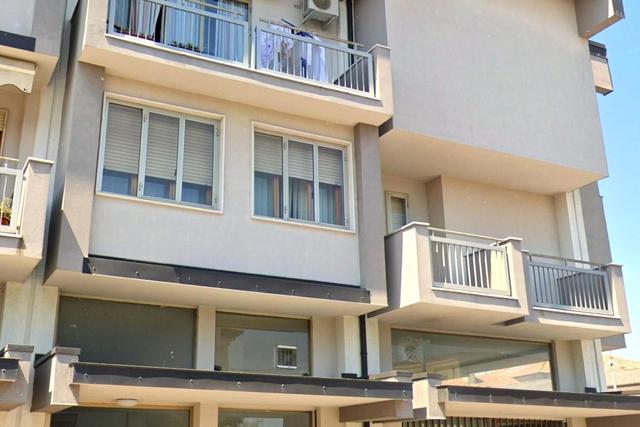#25220 Ufficio con balconi in edificio condominiale in vendita - foto 1