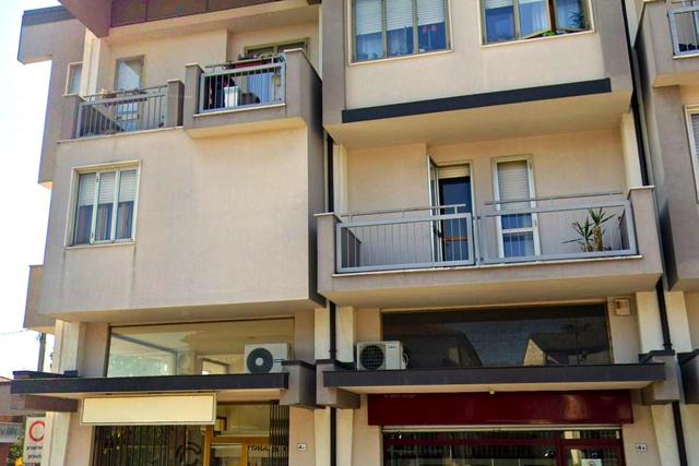 #25220 Ufficio con balconi in edificio condominiale in vendita - foto 10