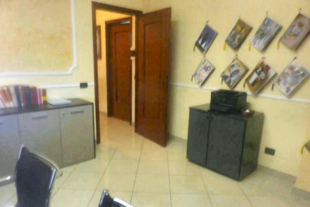 #25220 Ufficio con balconi in edificio condominiale in vendita - foto 3