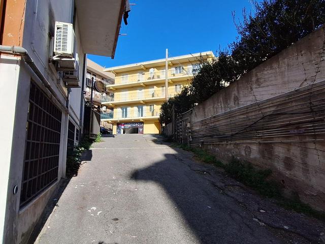 Magazzini in vendita