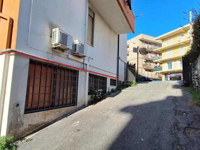 Magazzini in vendita
