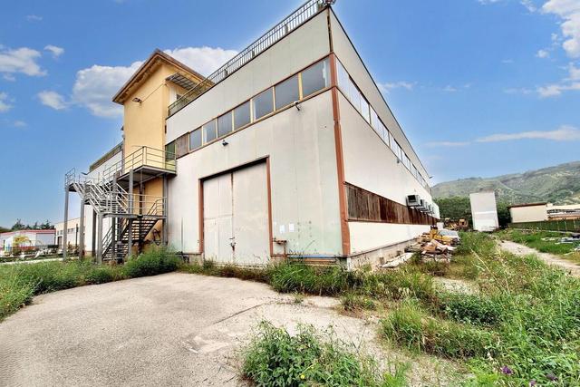 #23747 Capannone industriale con appartamento custode in vendita - foto 1