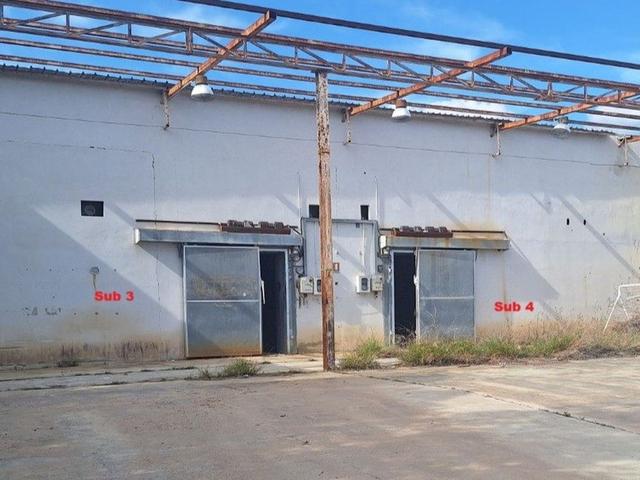 Magazzini in vendita